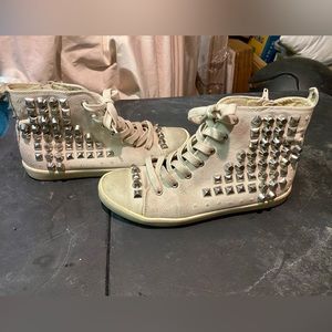 Aldo Cream Stud sneaker shoes 7.5